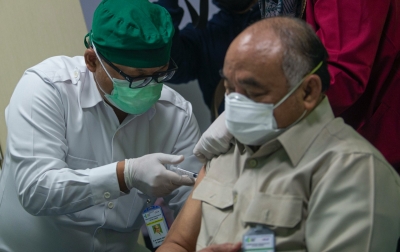 Vaksin Covid-19 untuk Lansia Dipastikan Sudah Teruji Keamanannya