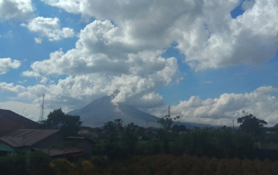 Gunung Sinabung Erupsi, Luncurkan Awan Panas Sejauh 1.000 Meter