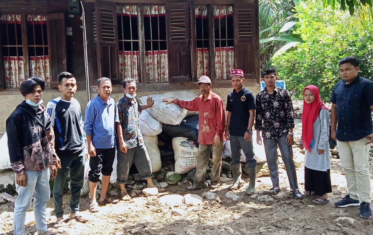 Kowar Bantu Korban Banjir di Ulu Barumun
