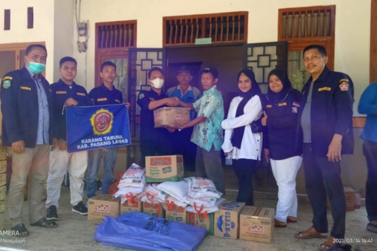 Karang Taruna Bantu Korban Banjir Bandang Pintu Padang