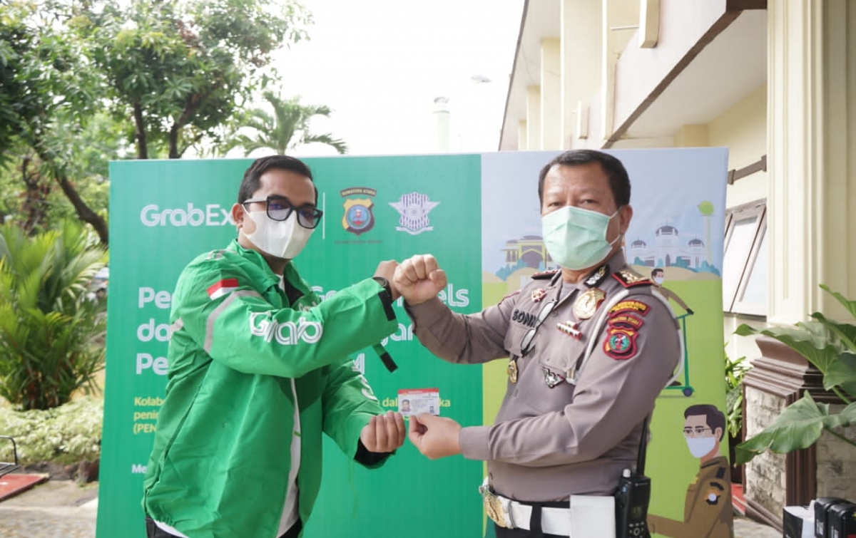 Satlantas Medan Gandeng GrabExpress Bantu Kirim SIM