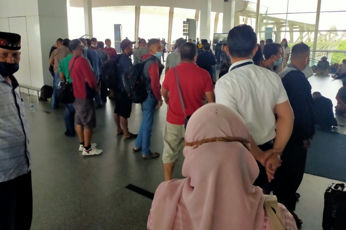 Tak Dapat Tiket, Ratusan Kades dan Lurah Tertahan di Bandara Kualanamu