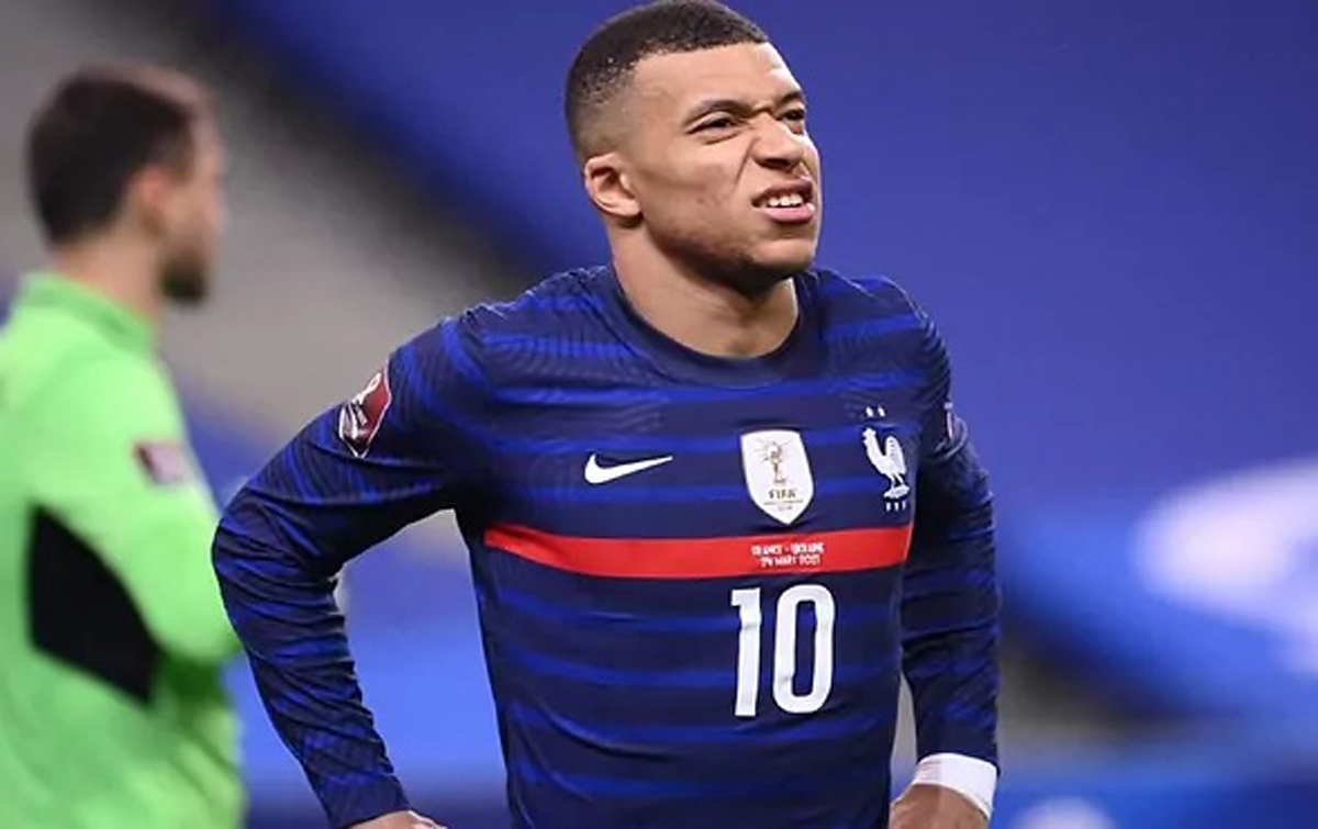 Didier Deschamps Menelpon Kylian Mbappe