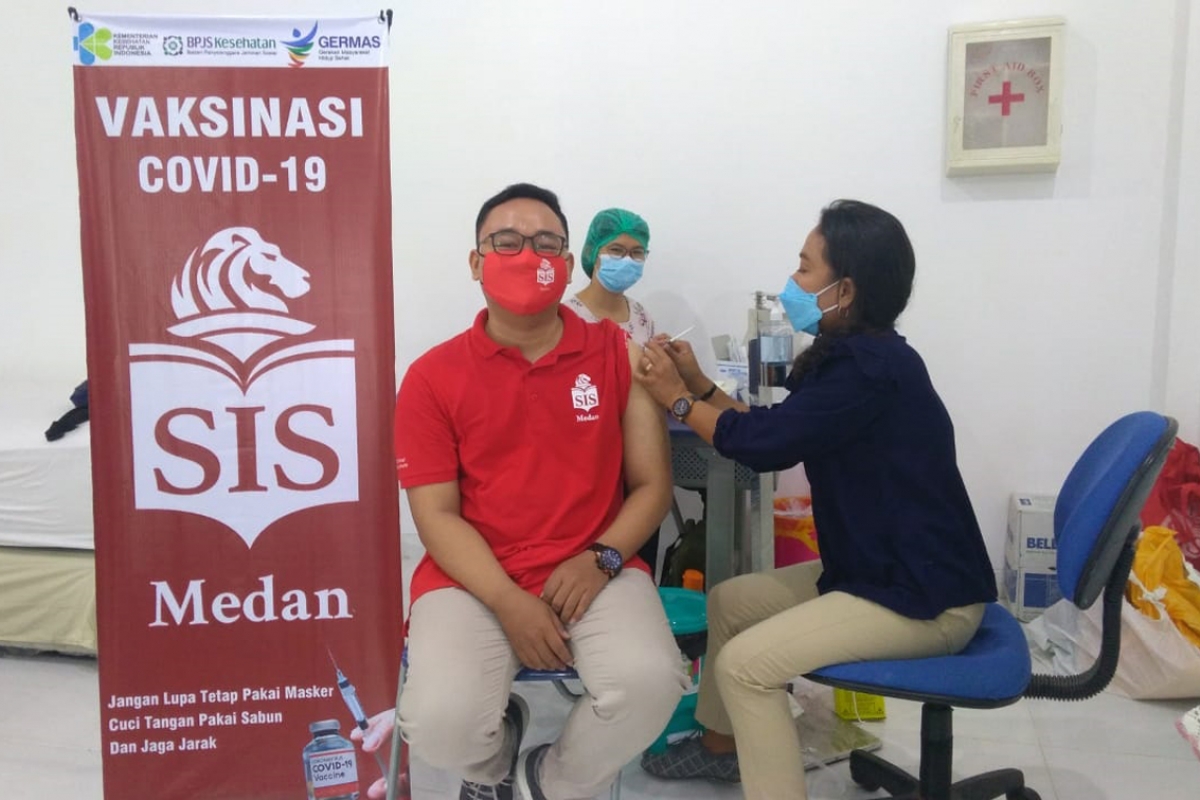 SIS Medan Laksanakan Vaksinasi Covid-19