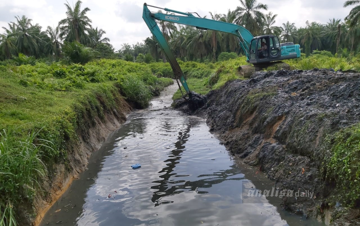 Atasi Banjir, Dinas PUPR Asahan Normalisasi Saluran Air
