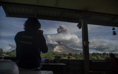 Gunung Sinabung Kembali Erupsi, Luncuran Awan Panas Tak Teramati