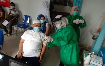 Anggota DPRD Bersama Keluarga Jalani Vaksinasi