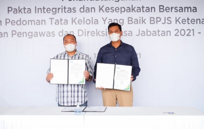 Jajaran Direksi dan Dewas BPJAMSOSTEK Tandatangani Pakta Integritas