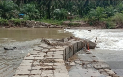 Diterjang Banjir, Bangunan Irigasi Lakkut Siborna Bunut Rusak