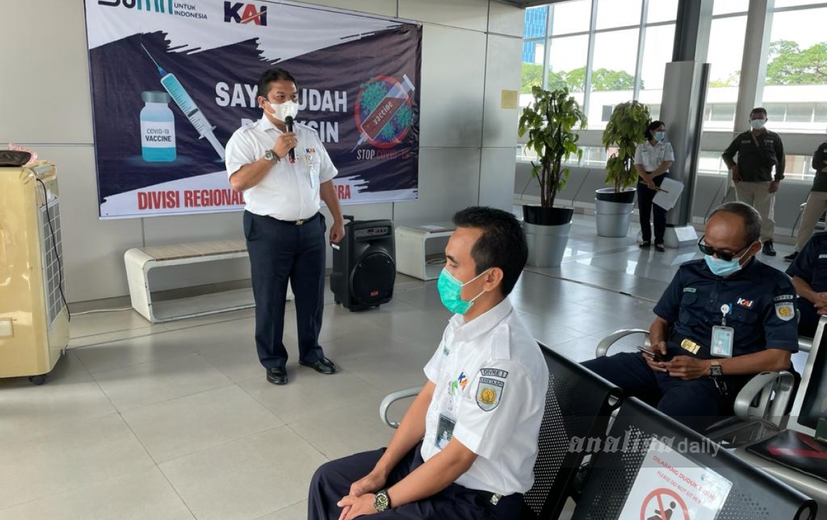 300 Pegawai KAI Sumut Vaksinasi Covid-19 di Stasiun Medan