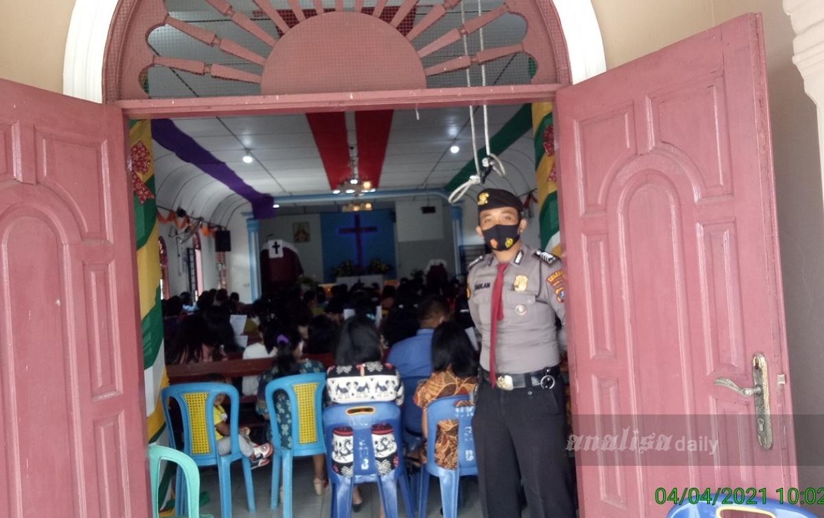 Beri Rasa Aman, Polisi Siaga di Rumah Ibadah