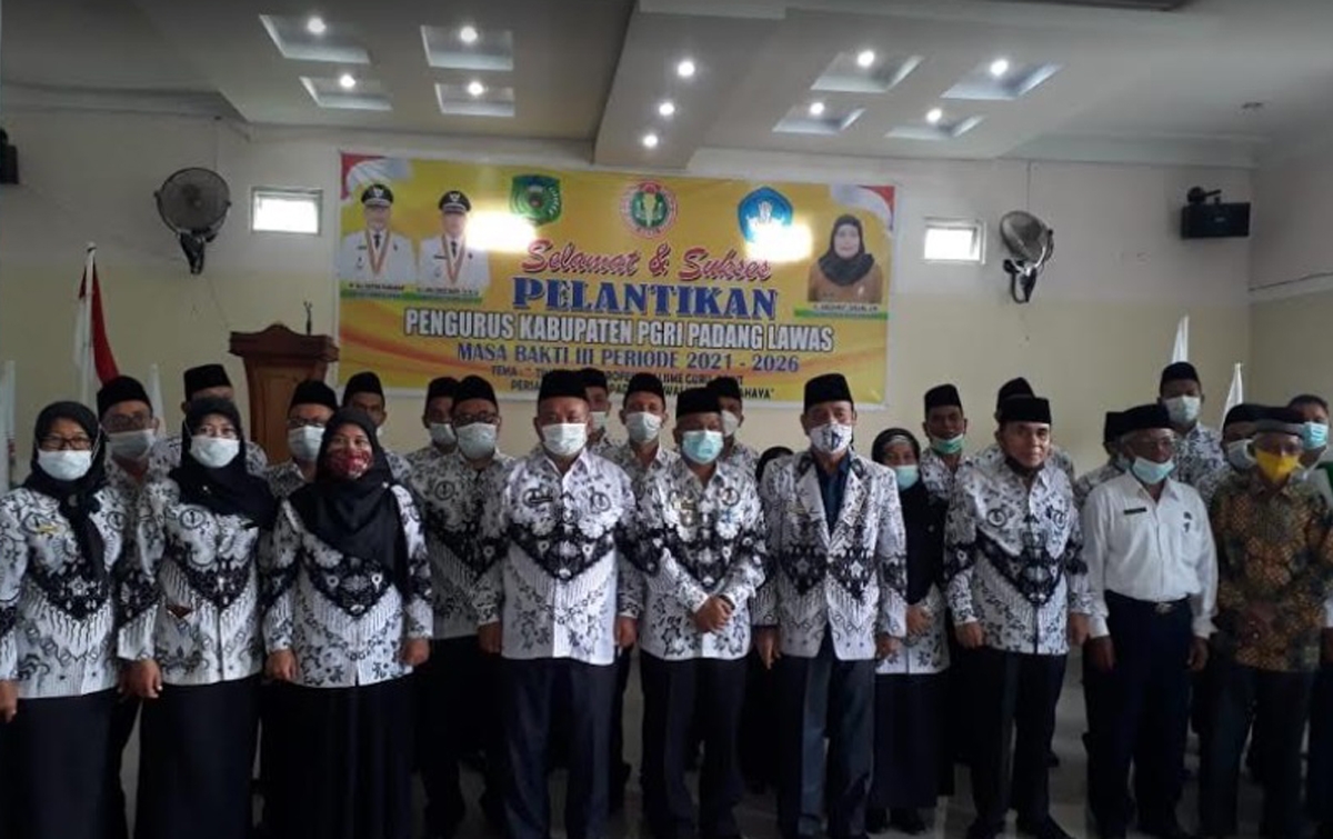 Bidarlis Rangkuti Dilantik Ketua PGRI Palas