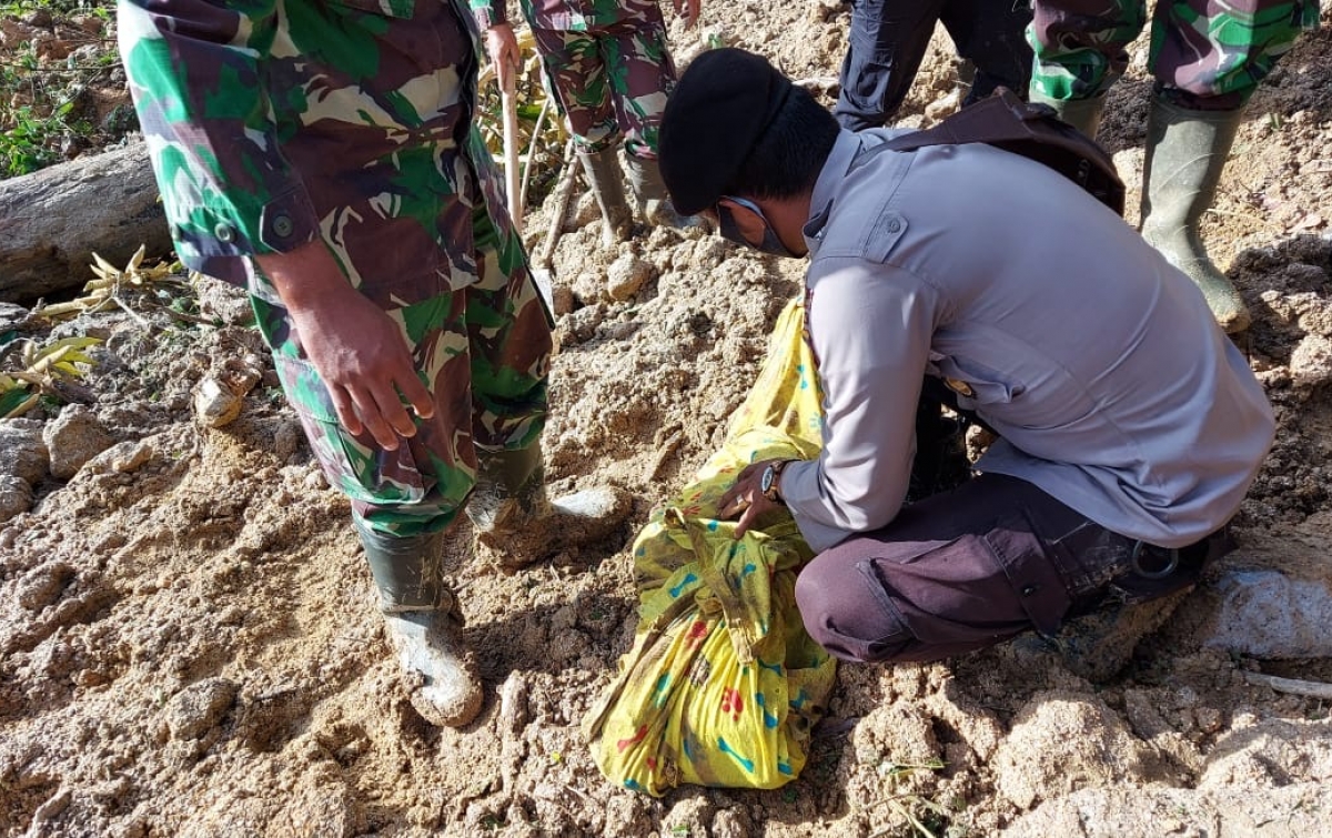 Beberapa Potongan Tubuh Manusia Ditemukan Di Lokasi Longsor Sumut