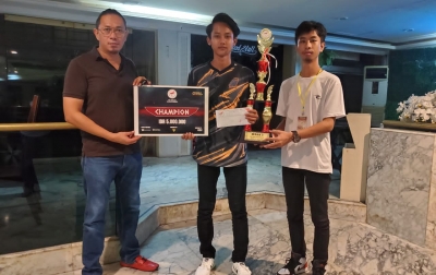 ESI Medan Serahkan Hadiah Pemenang Turnamen Mobile Legend
