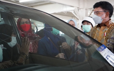 Menkominfo Tinjau Sentra Vaksin Indonesia Bangkit