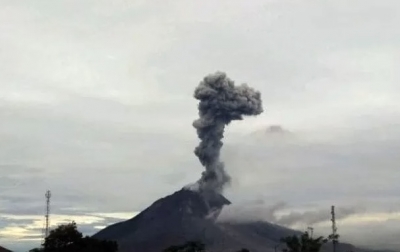 Sinabung Luncurkan Awan Panas, Teramati pada Jarak 1.000 Meter