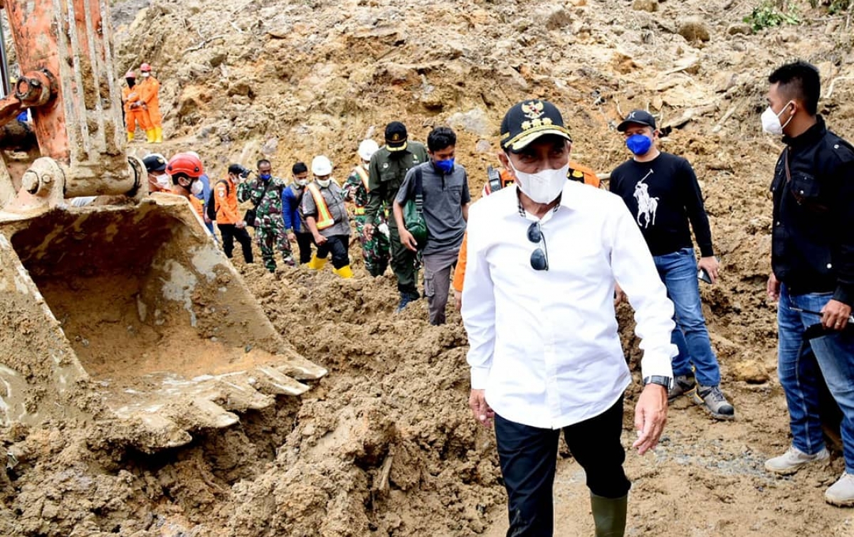 Tinjau Lokasi Longsor, Gubsu Minta Evakuasi Korban Dilakukan Optimal