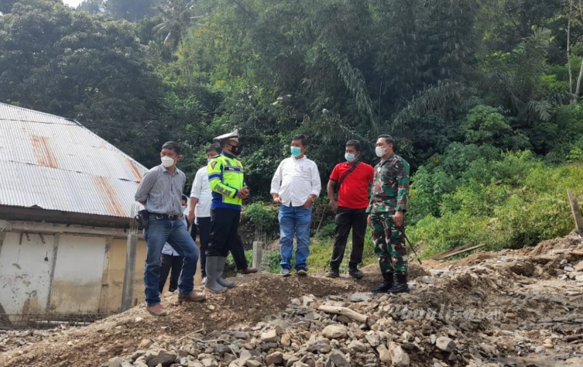 Bupati Simalungun Sambangi Rumah Korban Banjir Bandang