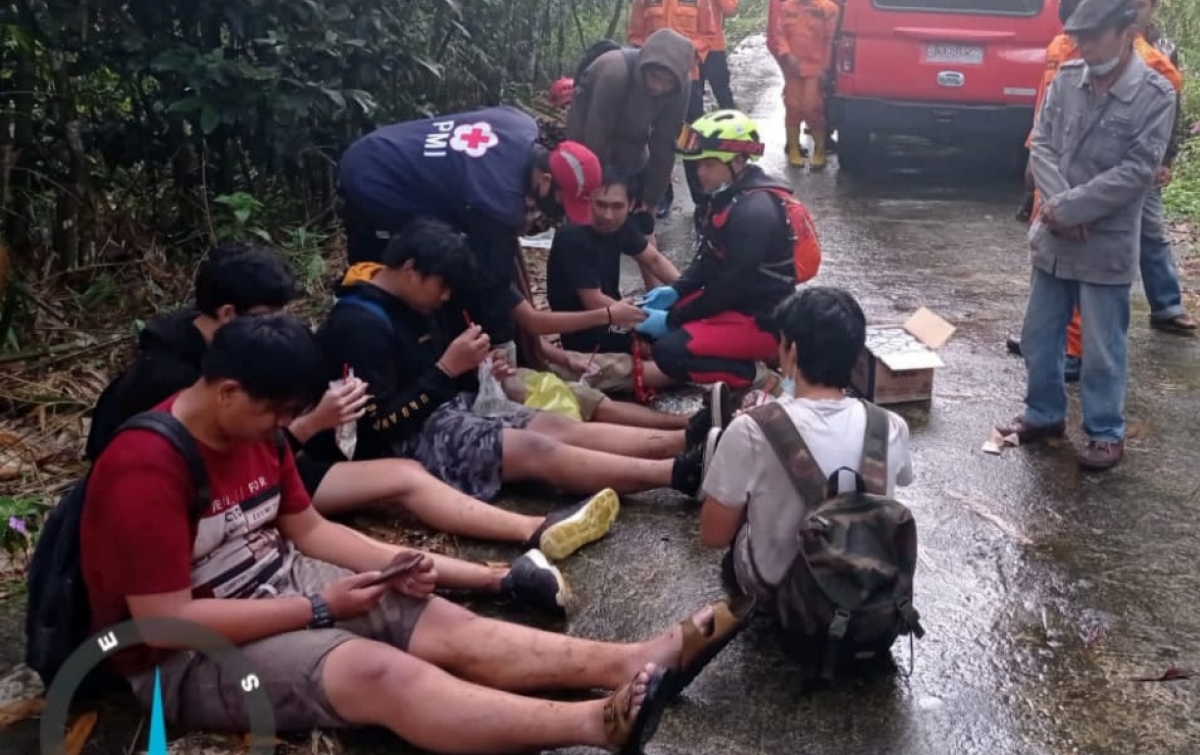 Tersesat, Tujuh Wisatawan Air Terjun Dwi Warna Ditemukan Selamat