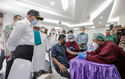 Menko PMK Muhadjir Effendy Apresiasi Vaksinasi Massal Lintas Agama di UMSU