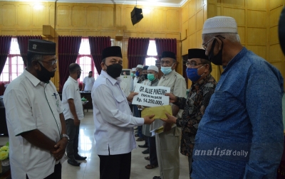 Pemko Langsa Salurkan Zakat Kepada Fakir Miskin