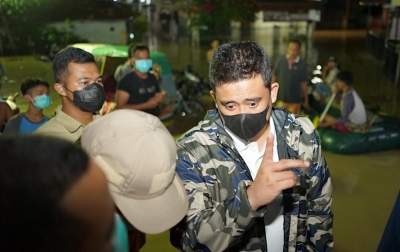 Medan Kena Banjir Kiriman, Jam 4 Pagi Bobby Nasution Langsung Cek Lapangan