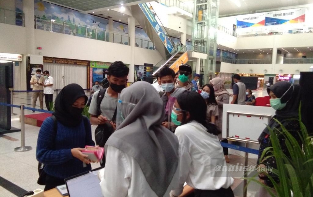 Penumpang Pesawat Terbang Antusias Gunakan Layanan GeNose C19