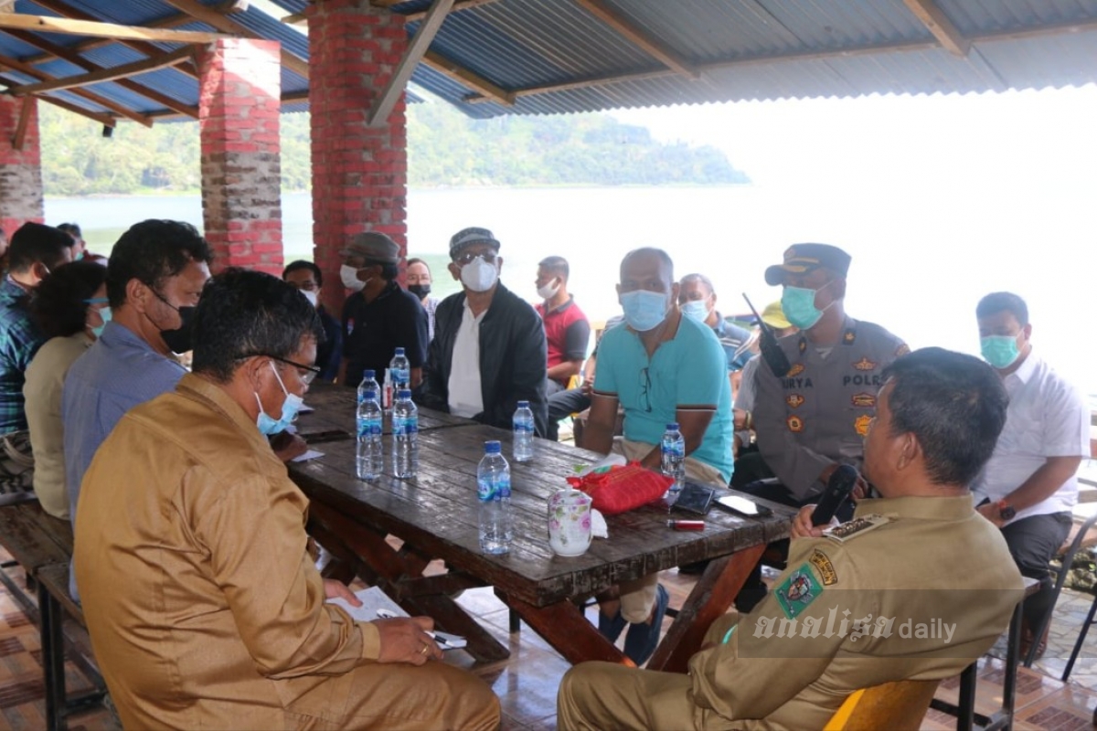 Bupati Simalungun Pimpin Pemangkasan KJA di Haranggaol Horisan