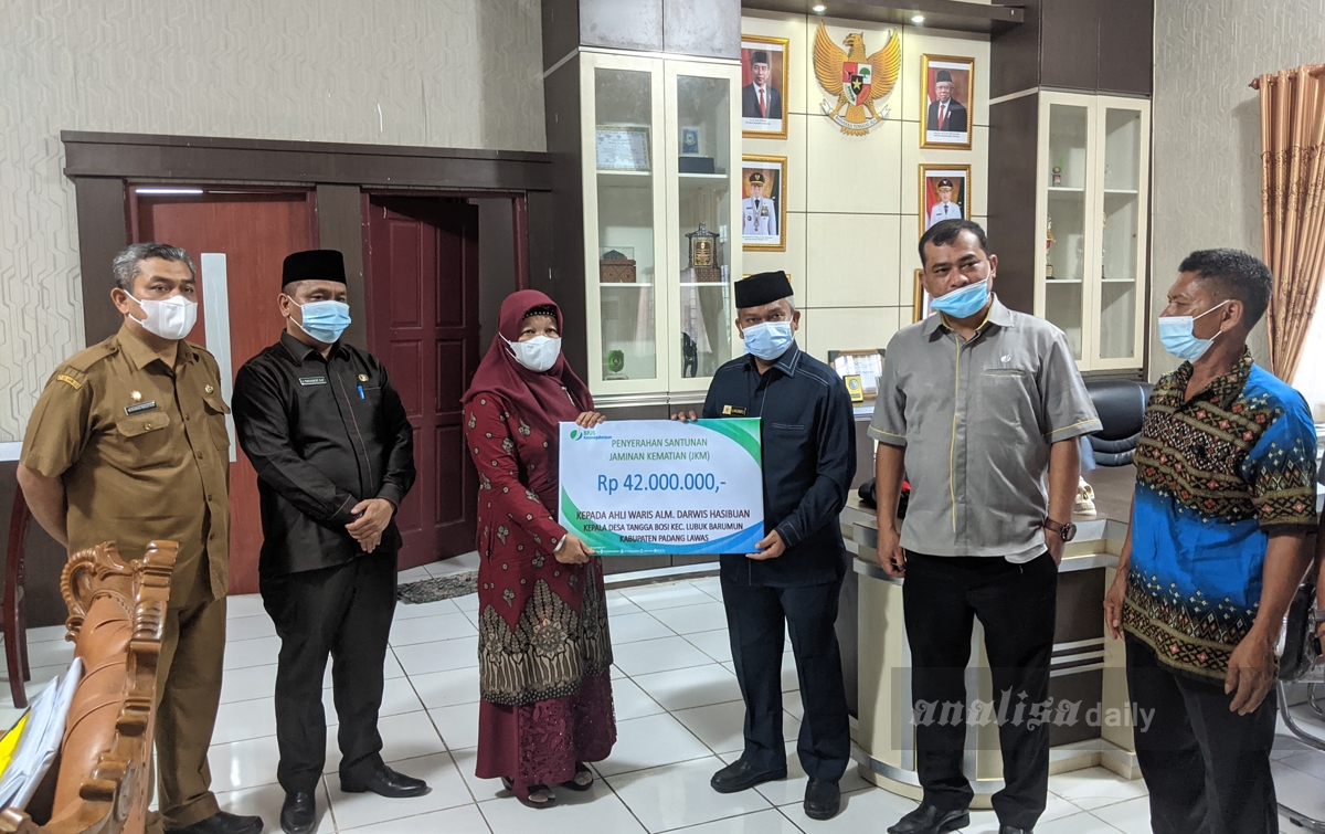 Ahli Waris Darwis Hasibuan Terima Santunan Senilai Rp 42 Juta