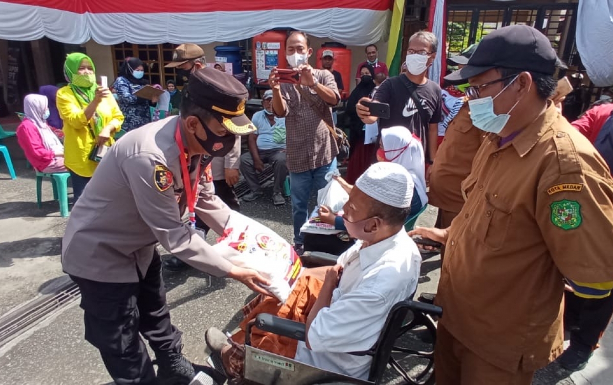 Polsek Medan Timur Bantu Penyandang Disabilitas