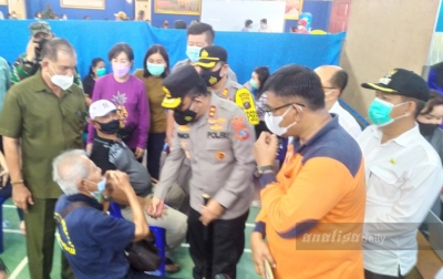 Kapolda Sumut Saksikan Vaksinasi Massal di Siantar