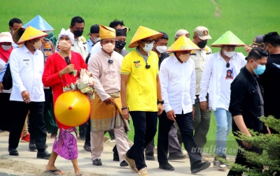 FOTO: Sandiaga Uno Kunjungi Wisata Pasar Paloh Naga