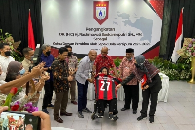 Rachmawati Terharu Terima Kostum Persipura