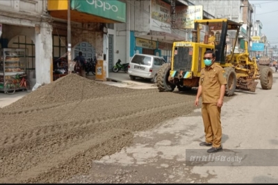 Horja Marharoan Bolon di Perdagangan Timbun Jalan Rusak