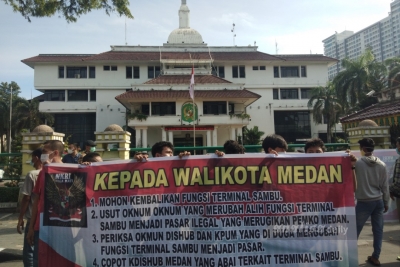 Kepengurusan Dianggap Rugikan Pemko Medan, FPKPUM Demo Kantor Wali Kota Medan