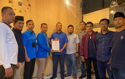 Samsir Pohan Serahkan SK Kepengurusan KNPI Binjai