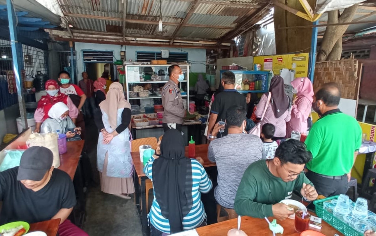 Pemilik Cafe Diminta Tak Layani Pembeli Makan di Tempat