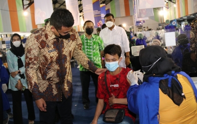 Bobby Nasution Ajak Masyarakat Sehatkan Tubuh dan Perekonomian Melalui Vaksinasi