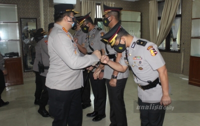 Tiga Pejabat Utama Polrestabes Medan dan Empat Kapolsek Jalani Sertijab