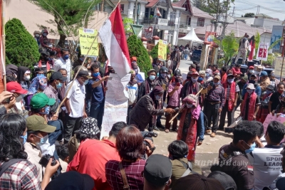 Minta TPL Tutup, Aliansi Gerakan Rakyat Demo di Kantor DPRD Tapanuli Utara