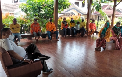 Mantan Wali Kota Medan Dikunjungi Para Penyapu Jalan