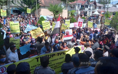 TPL Hormati Masyarakat yang Sampaikan Aspirasi di Kantor DPRD Taput