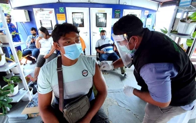 BRI Kerahkan Teras BRI Kapal untuk Sukseskan Vaksinasi di Kepulauan Maluku