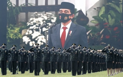 Jokowi Lantik 700 Perwira TNI dan Polri