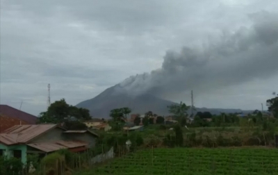Gunung Sinabung Erupsi Dua Kali, Warga Diimbau Jauhi Zona Bahaya