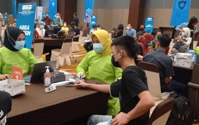 Gerakan Peduli Insan Perbankan Gelar Vaksinasi Covid-19 Massal di Kota Medan