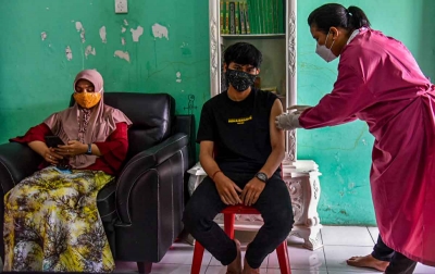 Foto: Vaksinasi Covid-19 Dari Pintu Ke Pintu