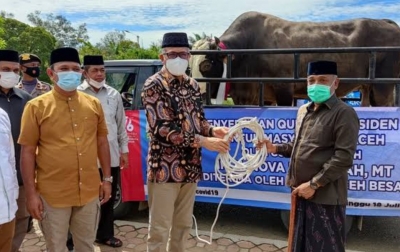 Presiden Jokowi Salurkan 1,2 Ton Sapi Kurban Untuk Warga Aceh Besar