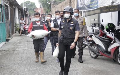 Camat Medan Petisah Salurkan Sembako ke Warga Terdampak Pandemi Covid-19