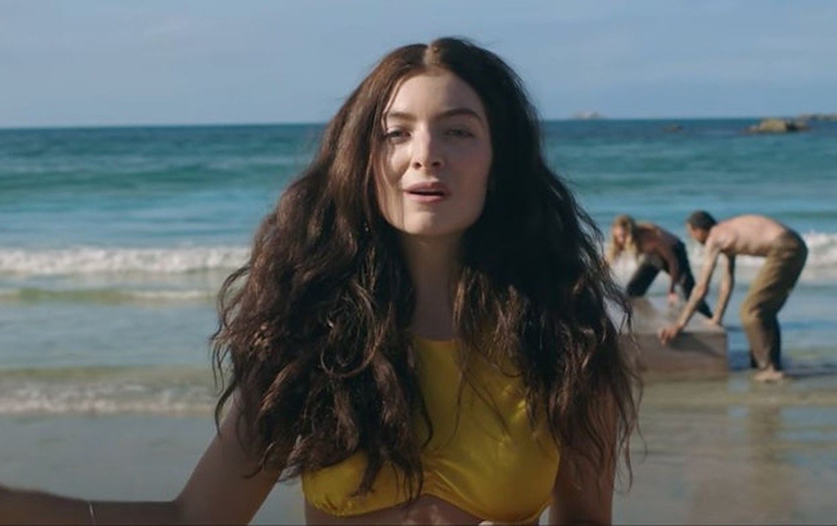Lorde Merasa Tidak Perlu Menjelaskan Lirik Lagu-lagunya